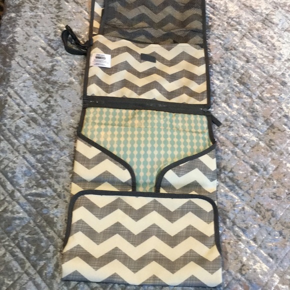 SKIP HOP DIAPER & WIPE CARRIER W/ CHANGING PAD - Picture 7 of 16